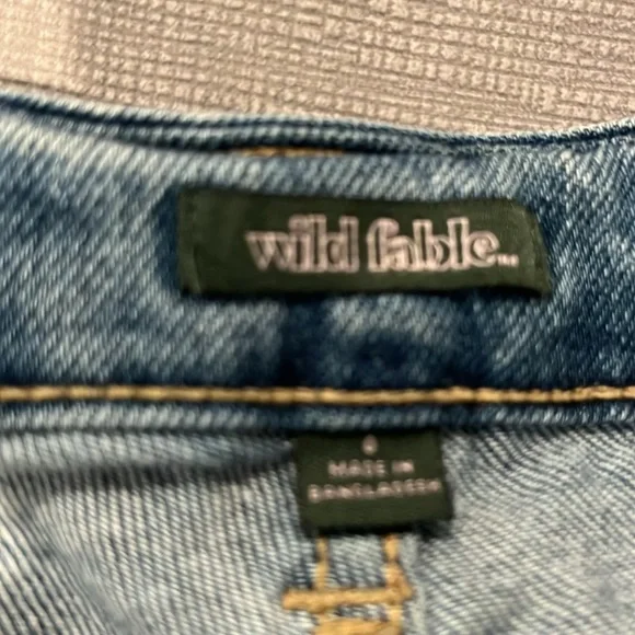Wild fable women’s denim distressed shorts size 0 - Picture 4 of 5